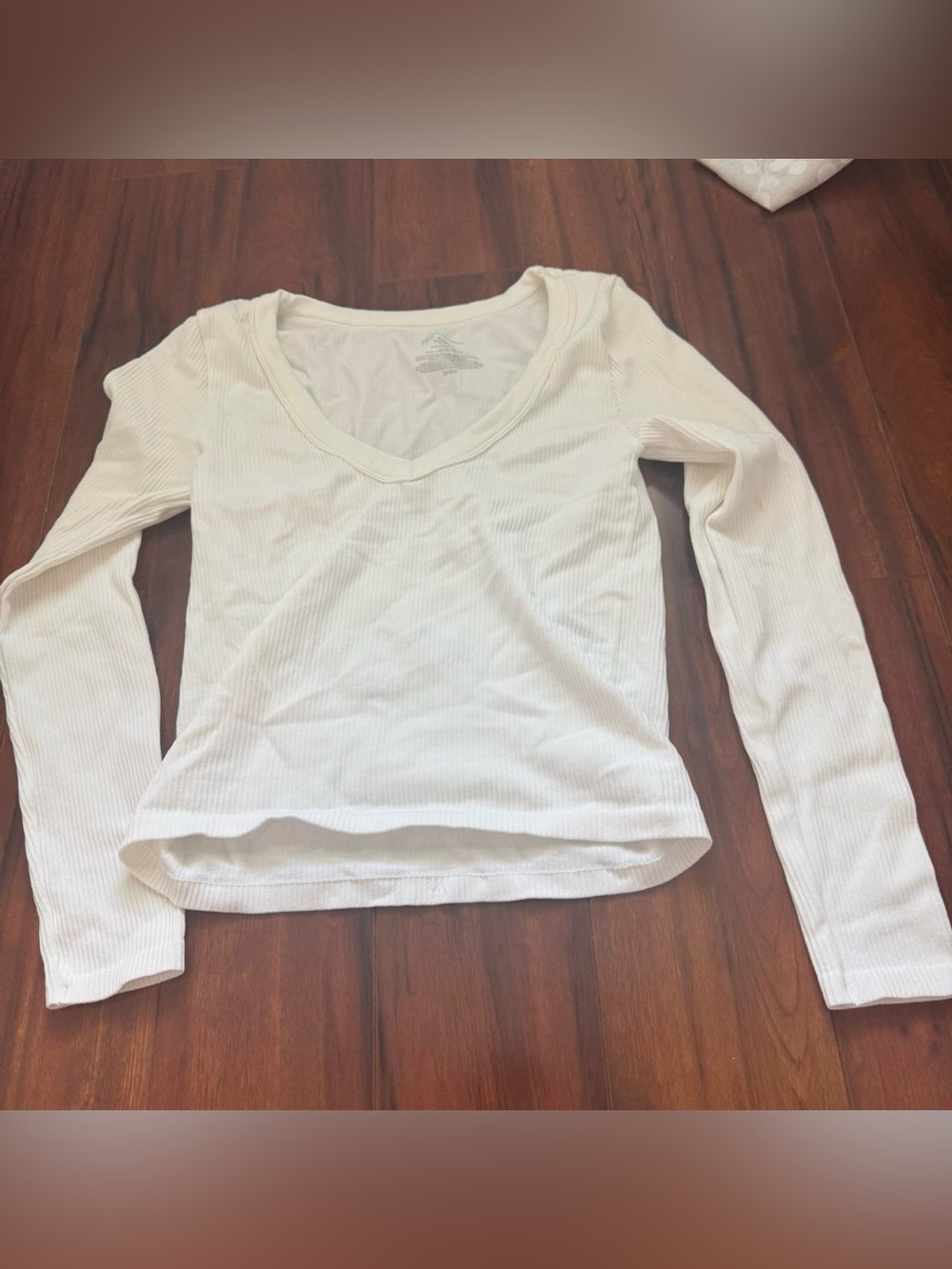 No Boundaries White Ribbed V-Neck Long Sleeve Top